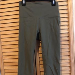 Wunder Under Cropped 23” Leggings